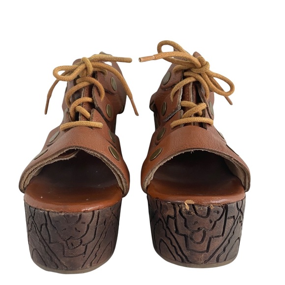 Free People Farrah Whiskey Wooden Etched Eyelet Leather Clogs 38 - Picture 5 of 13